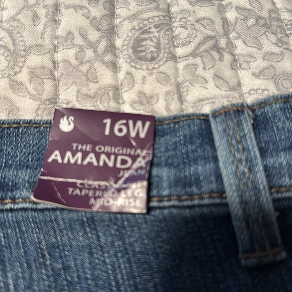 Gloria Vanderbilt NWT Amanda Women's Jeans Denim Size 16 W with Skylark Wash - Picture 14 of 14